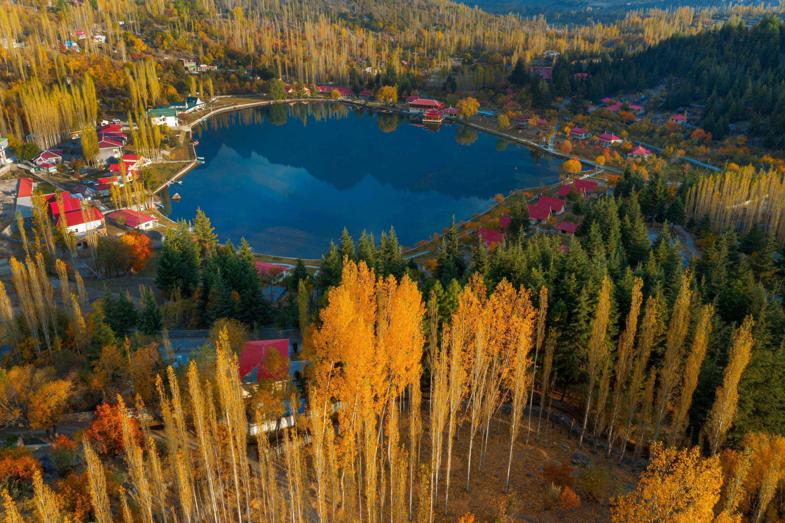 Kachura Lake